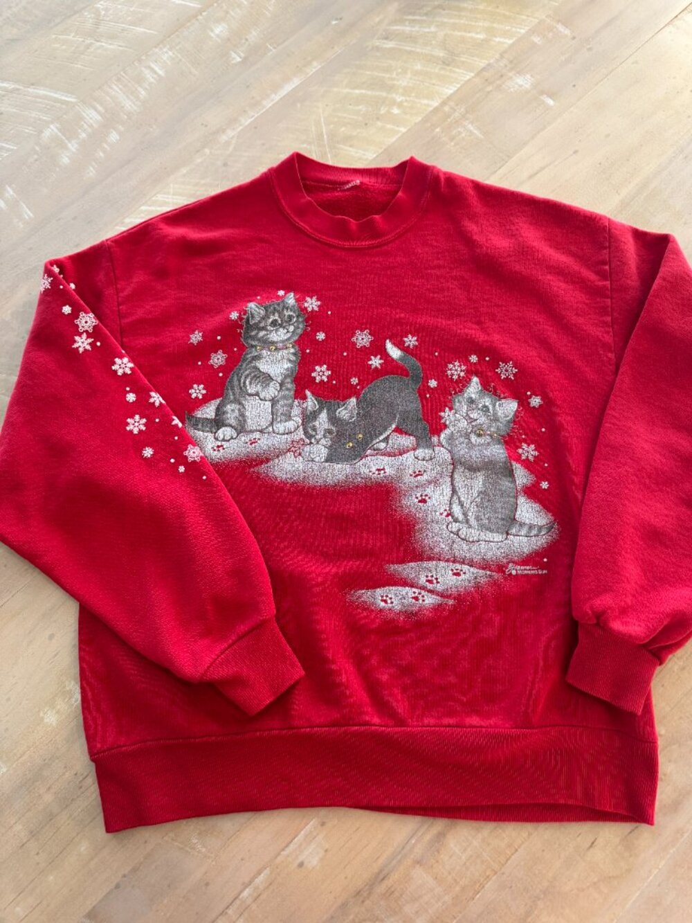 Vintage Christmas Kittens Crewneck Sweatshirt | Red Cat Snowflake Holiday Pullov